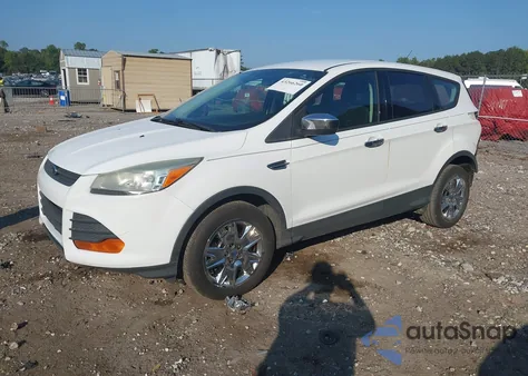 2013 Ford Escape S z USA, uszkodzony, nr VIN 1FMCU0F74DUB02224